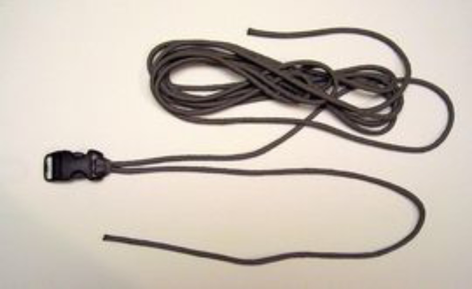 Fixation de la paracorde sur la première moitié de la boucle rapide