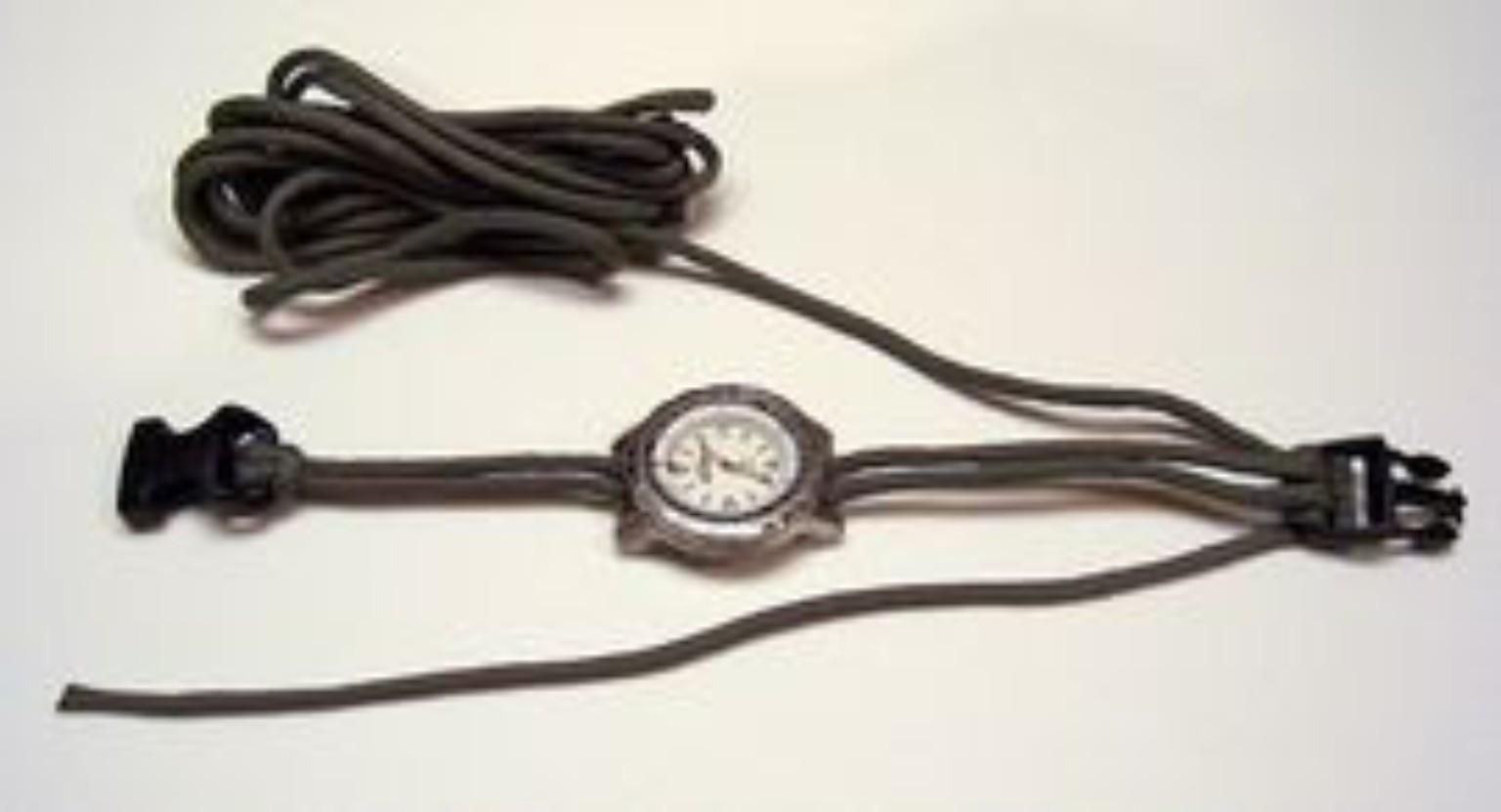 Formation des brins de base du bracelet en paracorde
