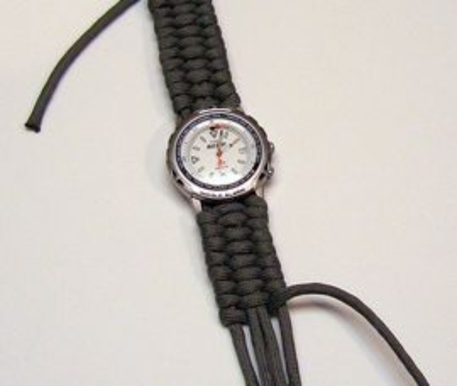 Progression du tressage sur la seconde moitié du bracelet